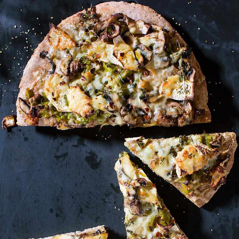 Kohlrabi, Leek &amp; Gruyère Pizza
