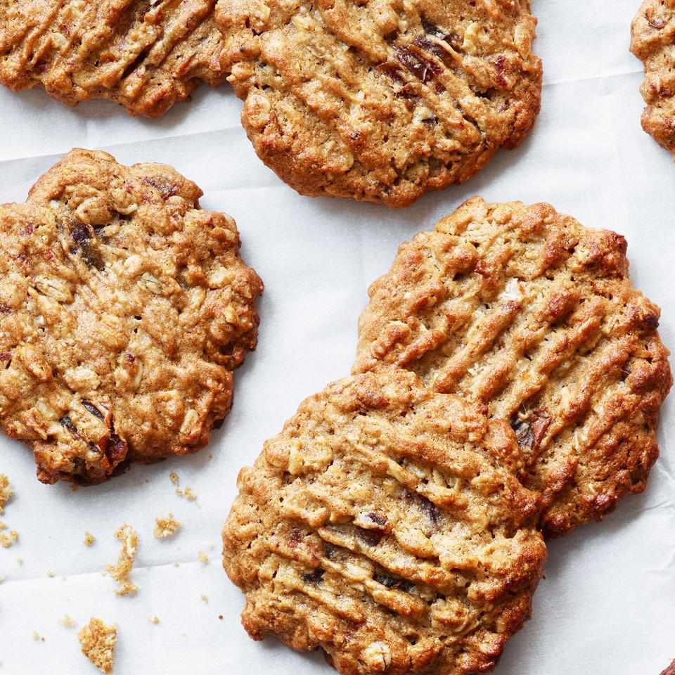 Oatmeal-Peanut Butter Cookies with Dates 