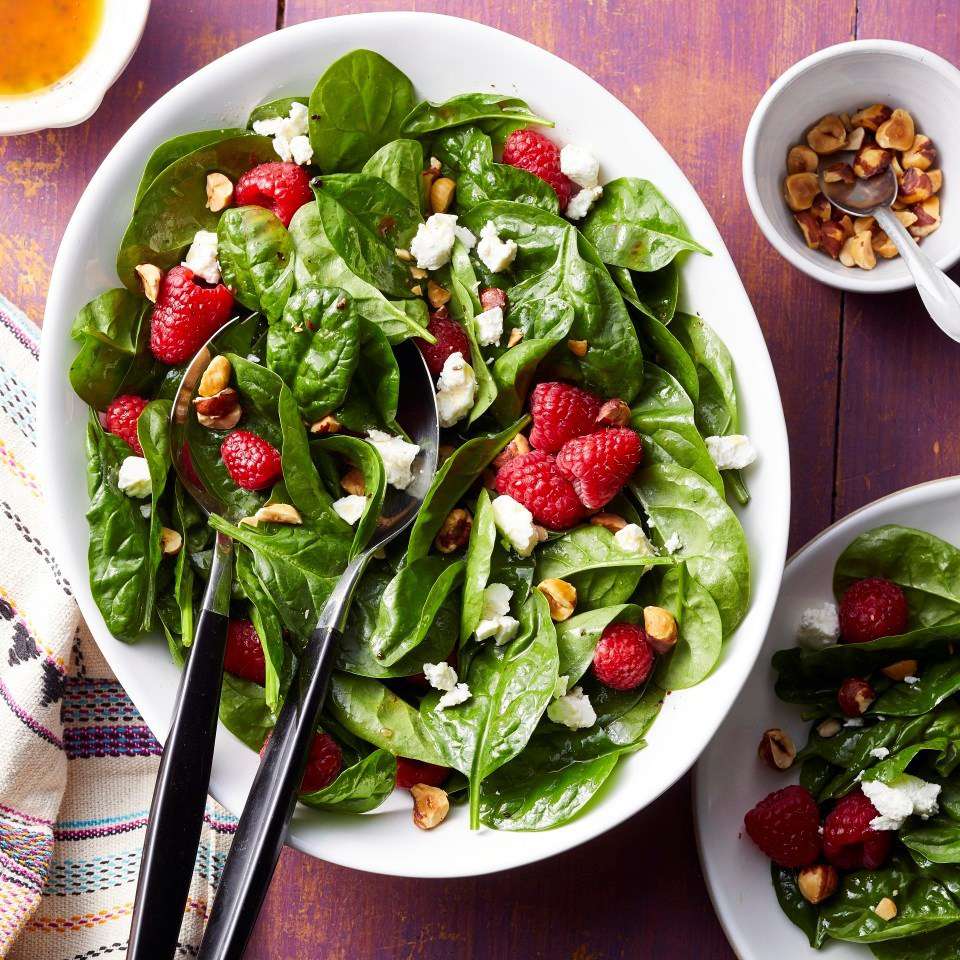 spinach salad with raspberries, goat cheese & hazelnuts