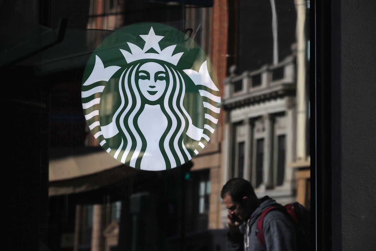SAN FRANCISCO, CALIFORNIA - JANUARY 24: The Starbucks logo is displayed in the window of a Starbucks Coffee shop on January 24, 2019 in San Francisco, California. Starbucks will report first quarter earnings after today's closing bell. (Photo by Justin Sullivan/Getty Images)