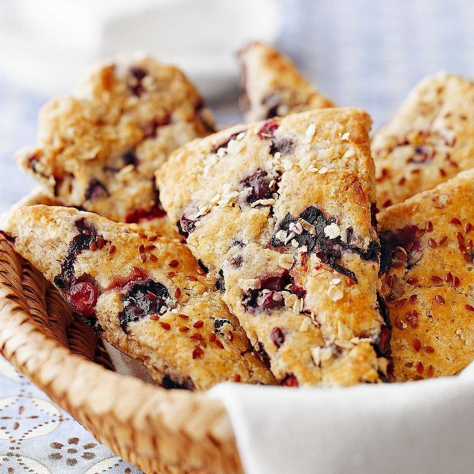 Blueberry-Oat Scones with Flaxseeds﻿