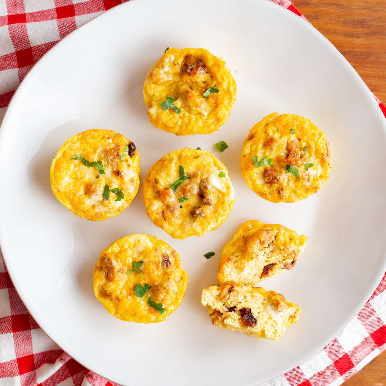 Muffin-Tin Omelets with Veggie Sausage & Sun-Dried Tomatoes 