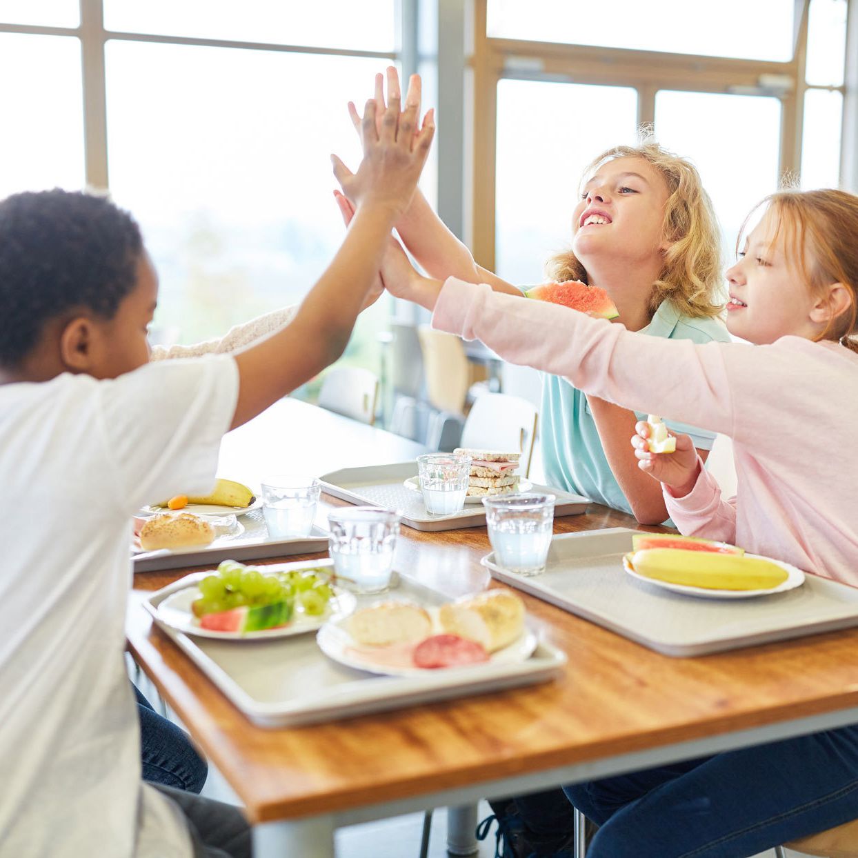 Kids eating at a lunch room table