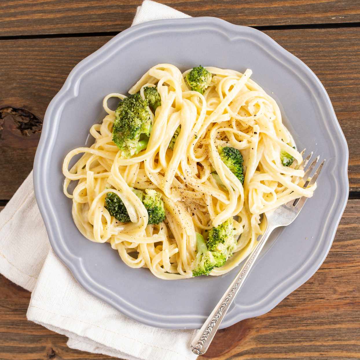 pasta alfredo with broccoli