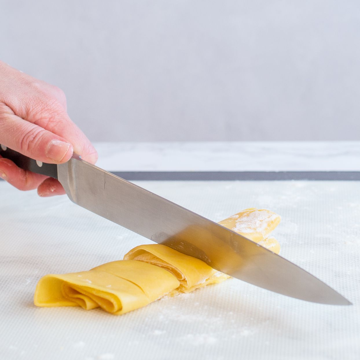 slicing pasta dough