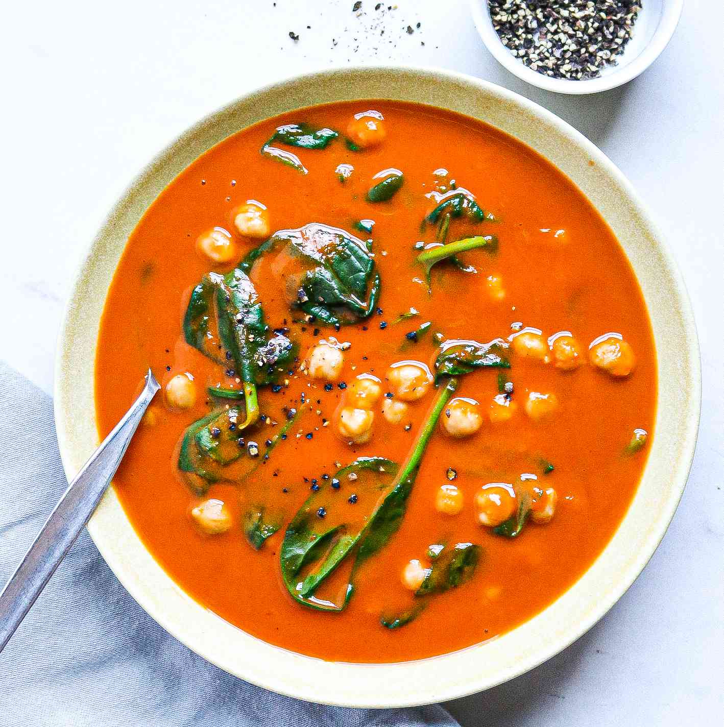 3-ingredient Roasted-Red Pepper Soup with Chickpeas