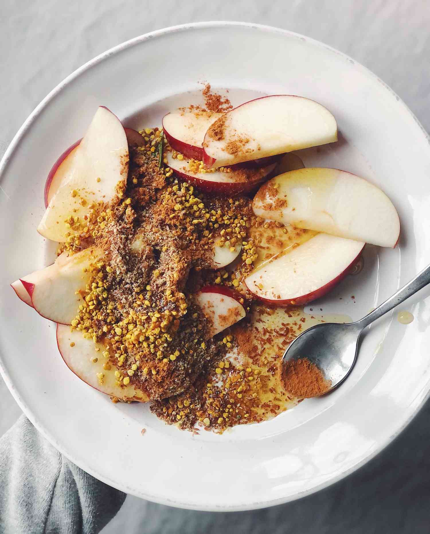 Flax seeds with apple slices