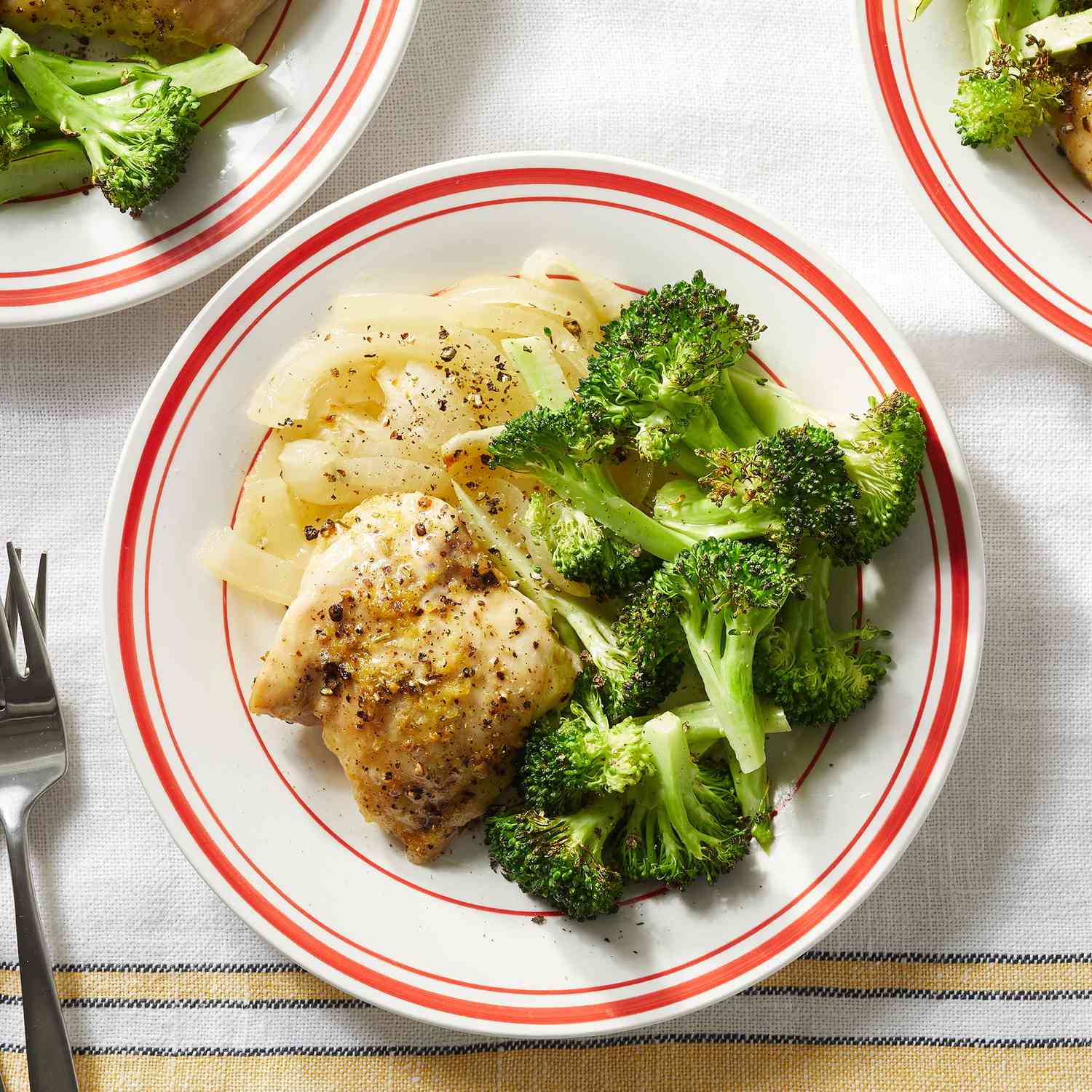 Lemon-Garlic Dump Chicken Thighs with Broccoli 