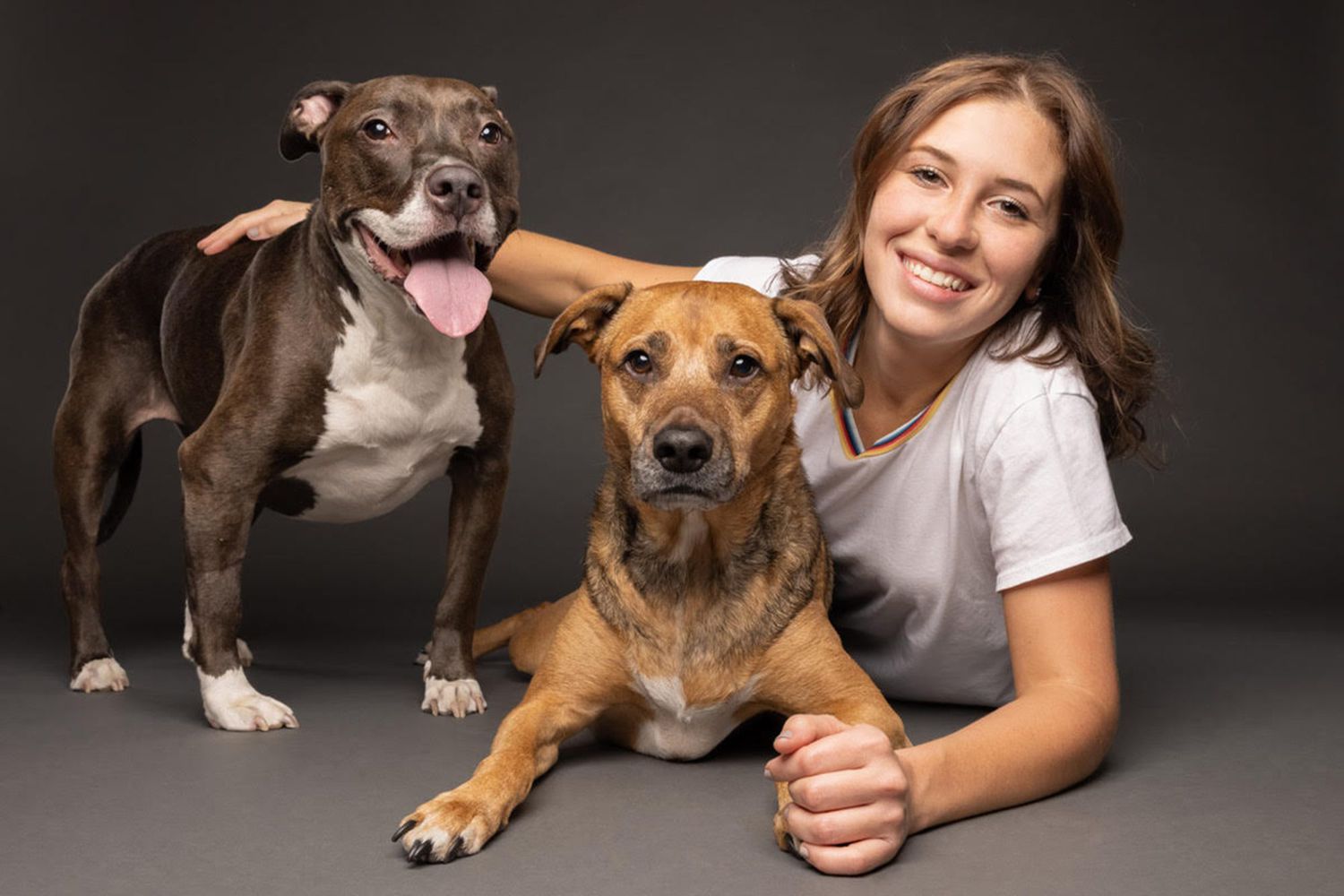 woman with two pit bulls; photographer takes pit bull photos