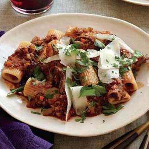 Rigatoni with Grilled Beef and Gravy 
