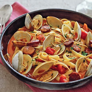 Spicy Fettuccine with Clams 