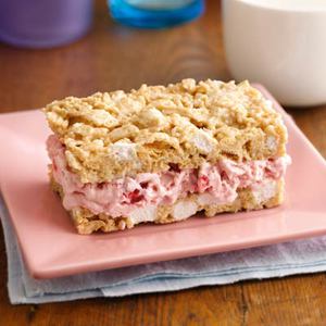 Strawberry-Marshmallow Crisp Ice Cream Sandwiches 