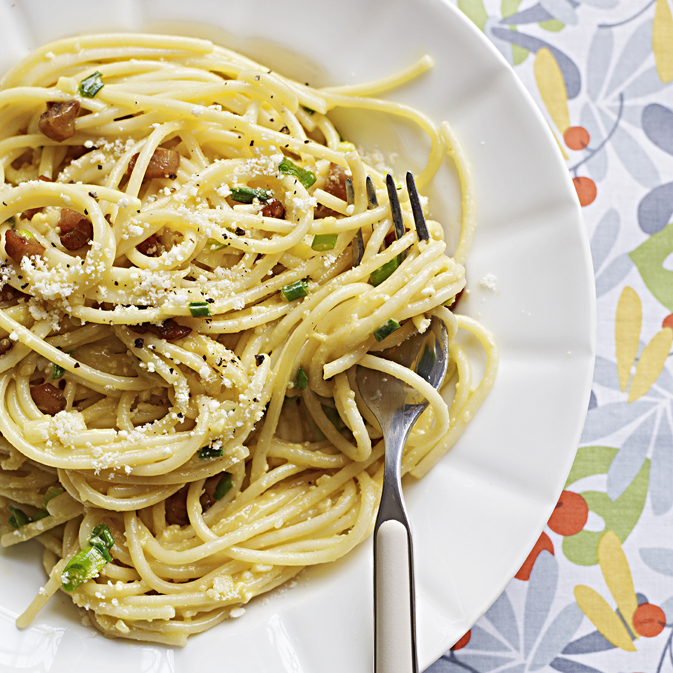 Creamy Spaghetti Carbonara with Spring Onions 