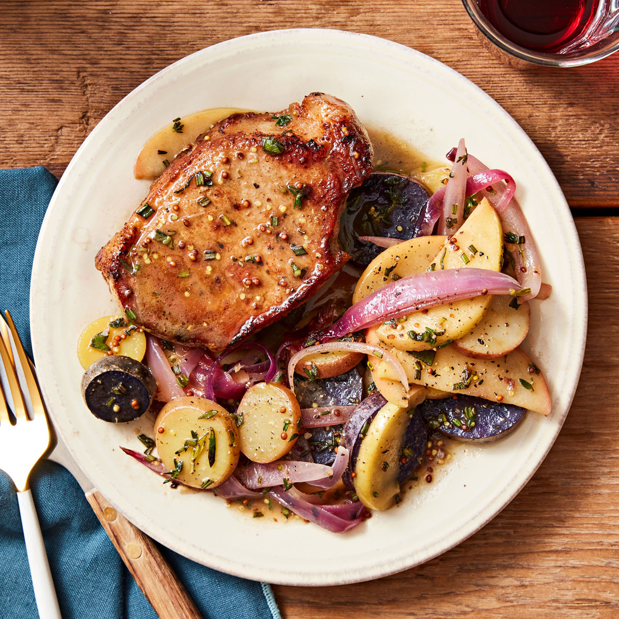 pork chops with apples, potatoes and onions