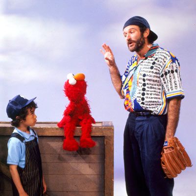 Robin Williams, Sesame Street | ROBIN WILLIAMS The funnyman, amazingly subdued here, talks about what things are alive, and how to tell if they are. Does it breathe, does it