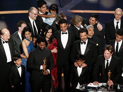Oscars 2009, Slumdog Millionaire, ... | The Slumdog Millionaire cast takes the stage It's not often that all the members of a cast as big as Slumdog Millionaire 's get to