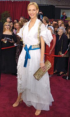 Oscars 2004, Uma Thurman | Her hair and makeup were impeccable. If only Thurman had been on her way to a Sound of Music sing-along...