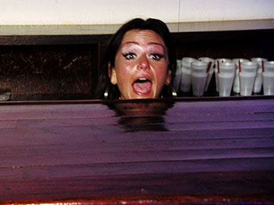 Jersey Shore | J-Woww and Snooki were having fun in the abandoned upstairs room at Karma. But uh-oh, J-Woww needed to go to the bathroom, and the closest