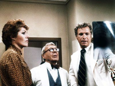 Wayne Rogers, Lynn Redgrave | San Francisco was clearly a popular setting at this time. This hospital comedy, then in its second season, starred Lynn Redgrave as administrator Ann Anderson