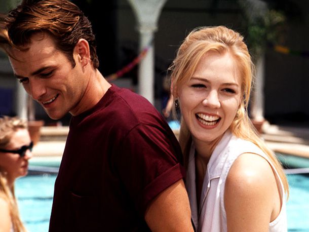 Beverly Hills, 90210, Jennie Garth, ... | From the perfectly coifed hair (his) to the beach-ready body (hers), teenage love never looked as good as when these sun-kissed lovers frolicked and angsted