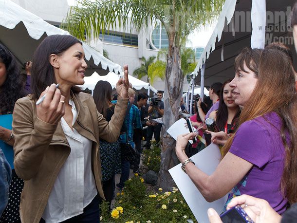 San Diego Comic-Con 2011 | Julia Jones talks to fans