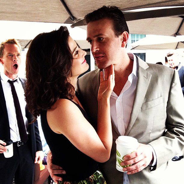 Jason Segel, Cobie Smulders, ... | Caught this moment with #HowIMetYourMother #Season10? #ewcomiccon #sdcc