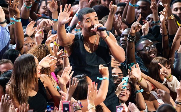 Wearing all-black-everything, Drake posed in profile (a la the cover of his new album Nothing Was the Same &mdash; marketing!) while slow-jamming the audience with