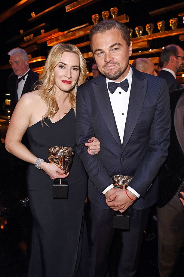 afbryde gaffel violinist BAFTAs 2016: Kate Winslet, Leonardo DiCaprio reunite at awards | EW.com