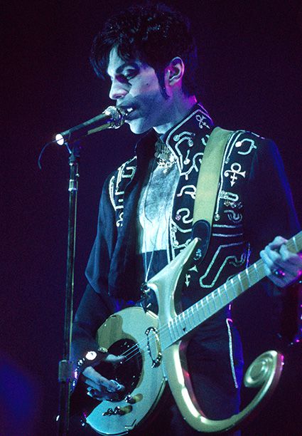 Prince Performing in March 1995