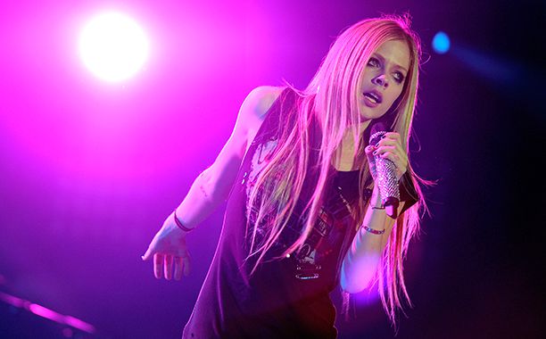 That Avril Lavigne Died and Is Being Impersonated By a Double