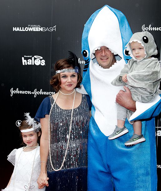 Tiffani Thiessen, Brady Smith, and Their Children as Flappers and Sharks