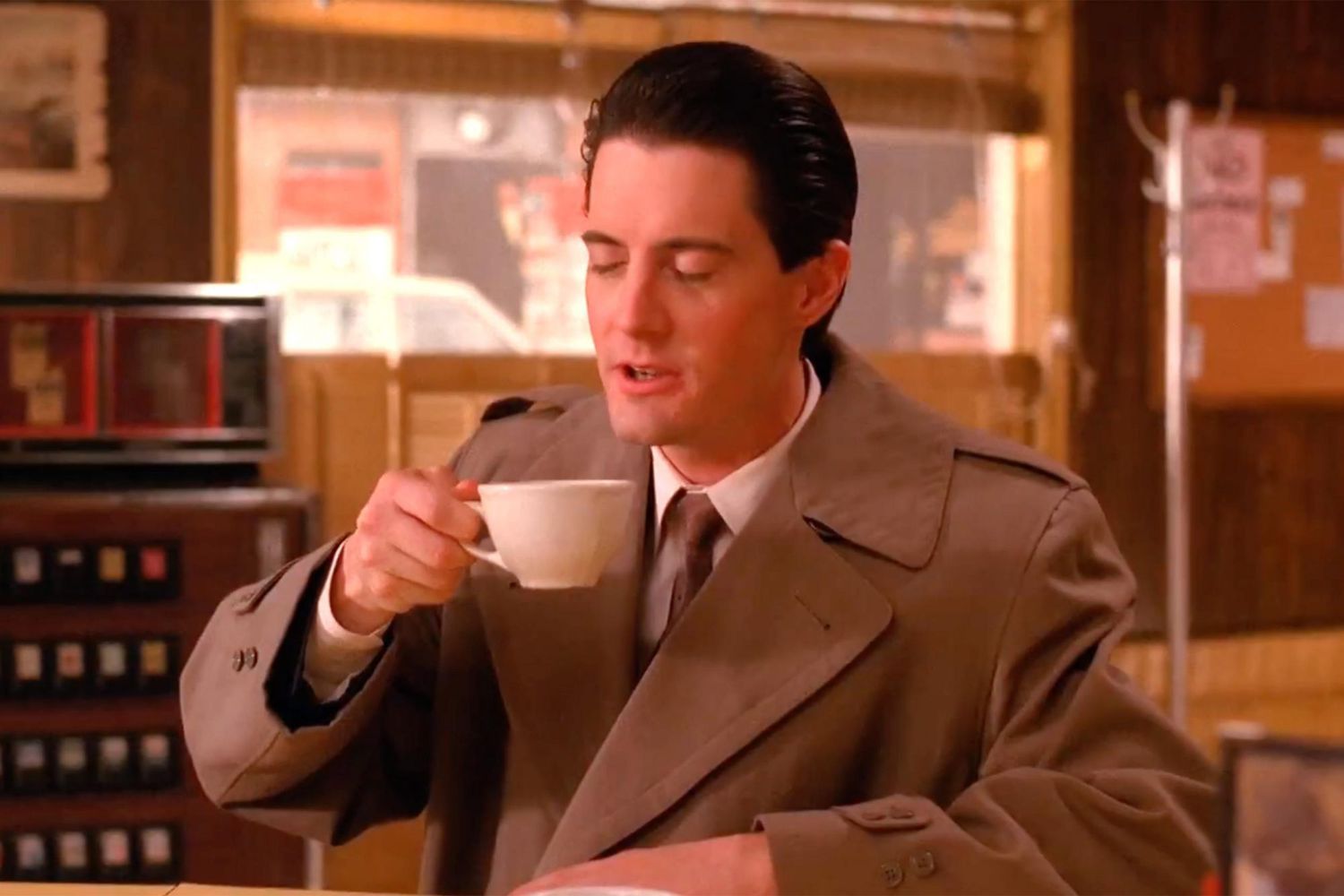 Twin Peaks teaser trailer serves up damn good coffee | EW.com