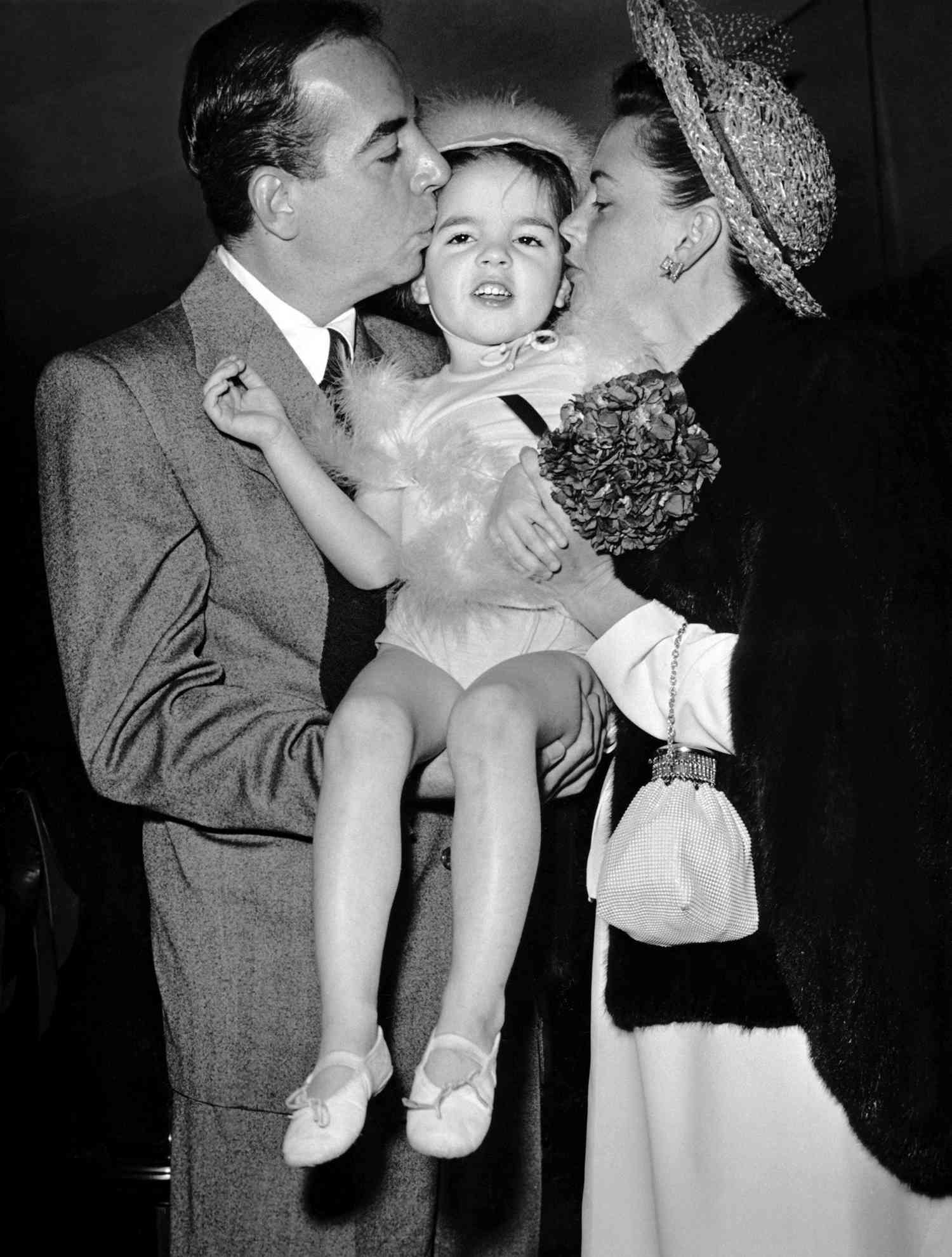 Liza Minnelli With&nbsp;Judy Garland and&nbsp;Vincente Minnelli in Hollywood&nbsp;in April 1947