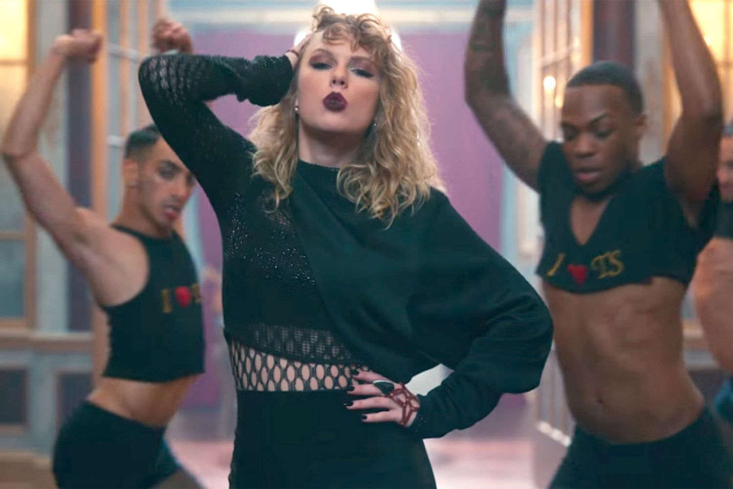 Taylor Swift - Look What You Made Me Do screen grab