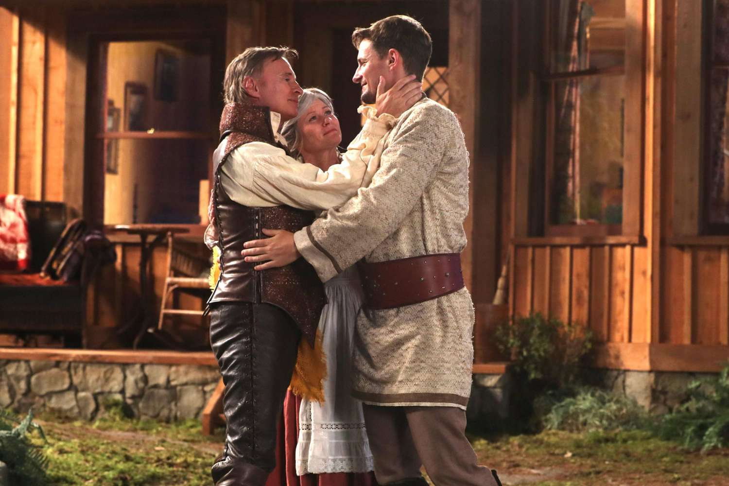 grus opadgående Eventyrer Once Upon a Time bosses tease what's next after Belle reveal | EW.com