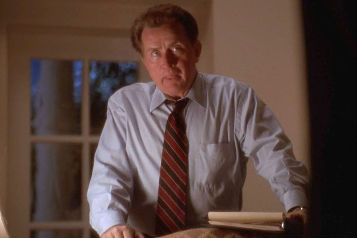 The West Wing, 17 People (season 2, episode 18)