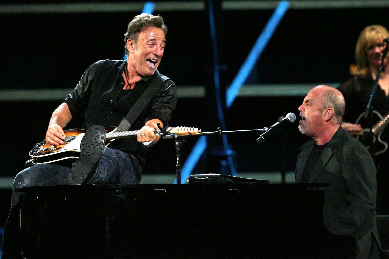Bruce Springsteen Surprises Billy Joel Madison Square Garden Ew Com