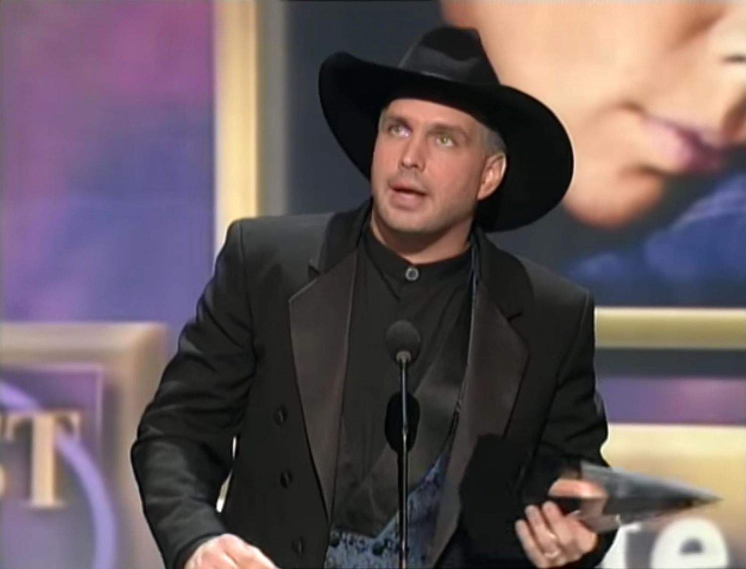 Garth Brooks rejects Artist of the Year (1996)