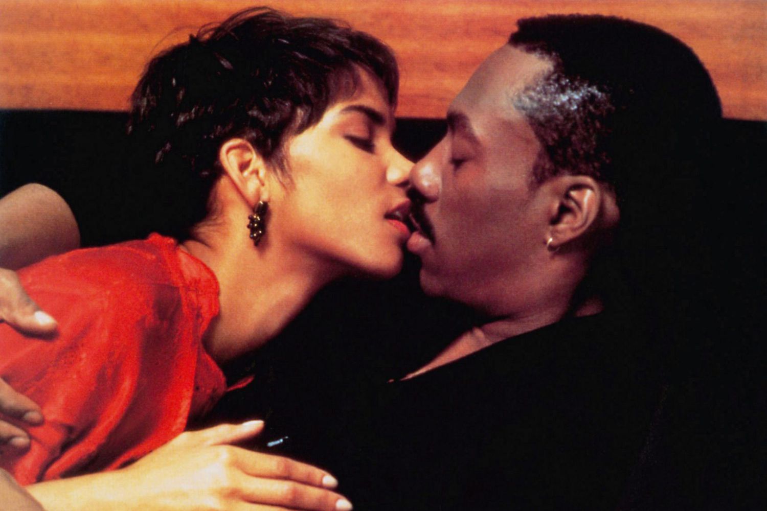 BOOMERANG, from left: Halle Berry, Eddie Murphy, 1992, &copy; Paramount/courtesy Everett Collection