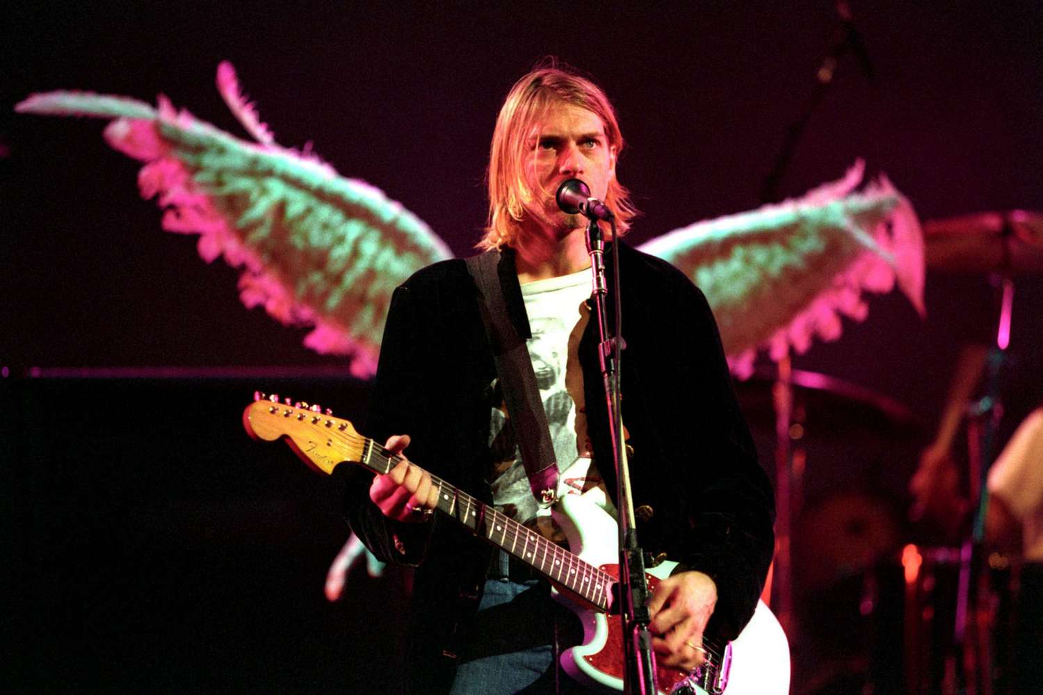 EW archives: Life at the top was far from Nirvana for Kurt Cobain | EW.com