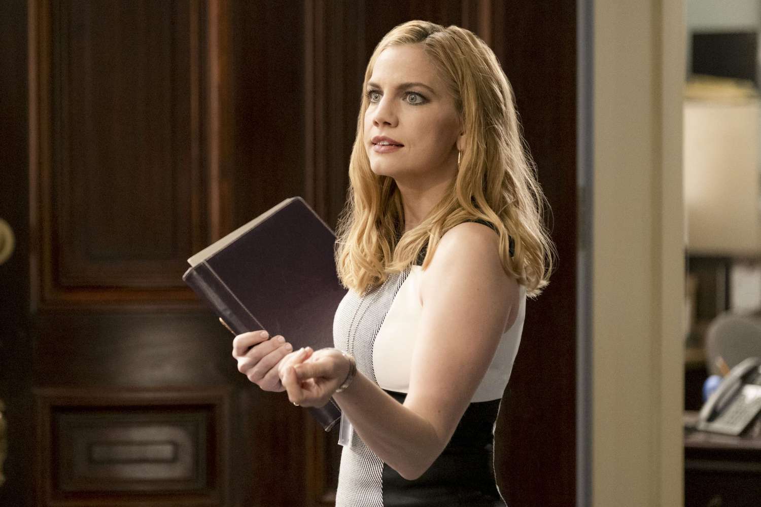 Veep Season 7, episode 7/series finale (debut 5/12/19): Anna Chlumsky. photo: Colleen Hayes/HBO