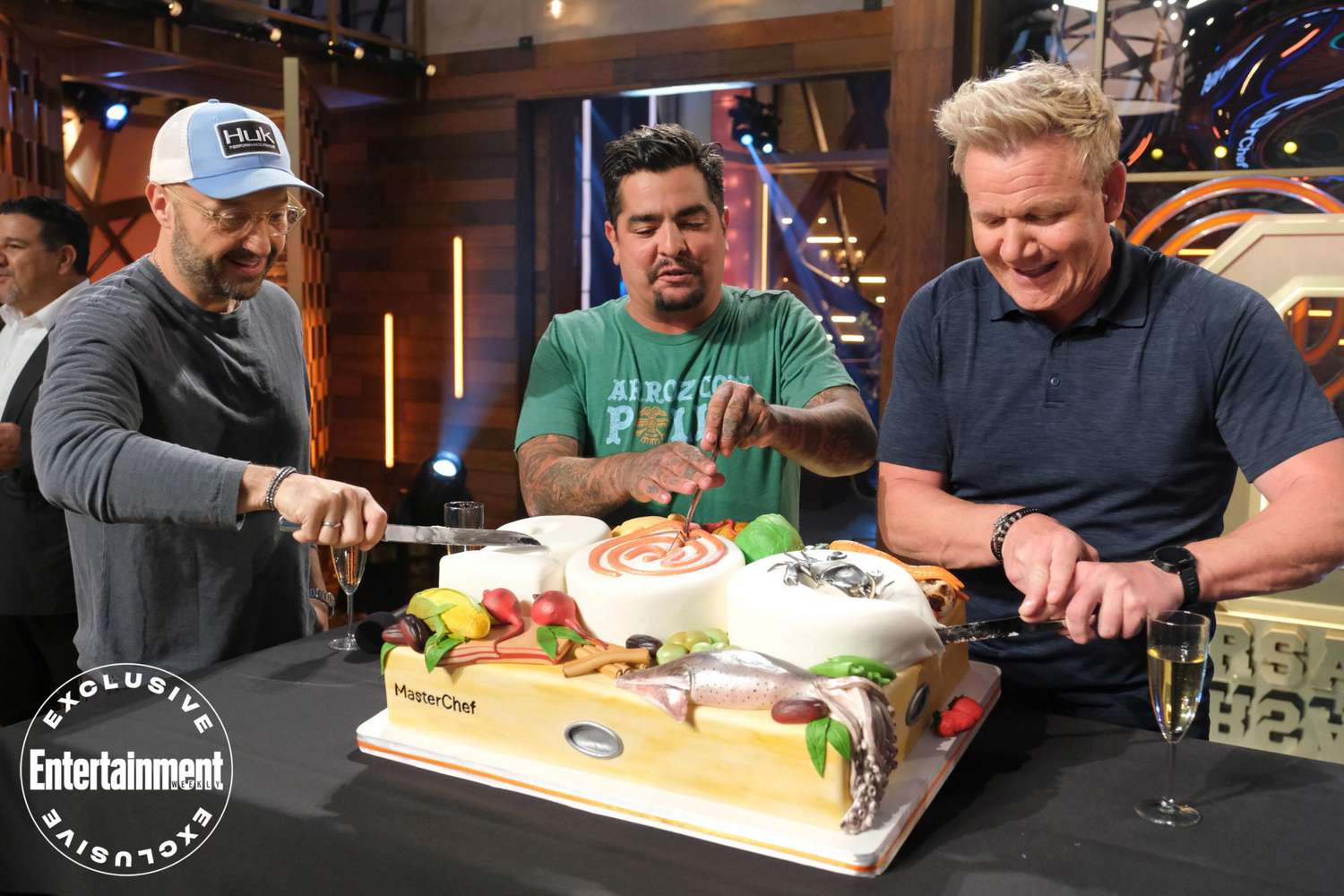 MasterChef 200th episode Joe Bastianich, Gordon Ramsay, andAaron Sanchez cutting cake