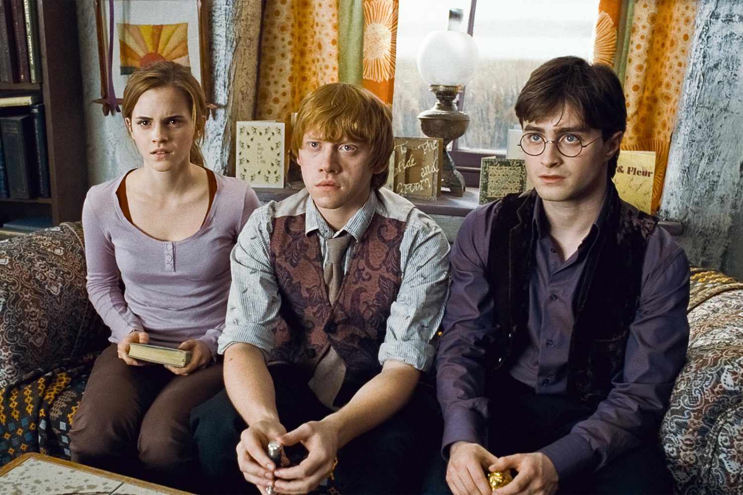 Harry Potter and the Deathly Hallows: Part I (2010) (L-r) EMMA WATSON as Hermione Granger, RUPERT GRINT as Ron Weasley and DANIEL RADCLIFFE as Harry Potter Courtesy Warner Bros.