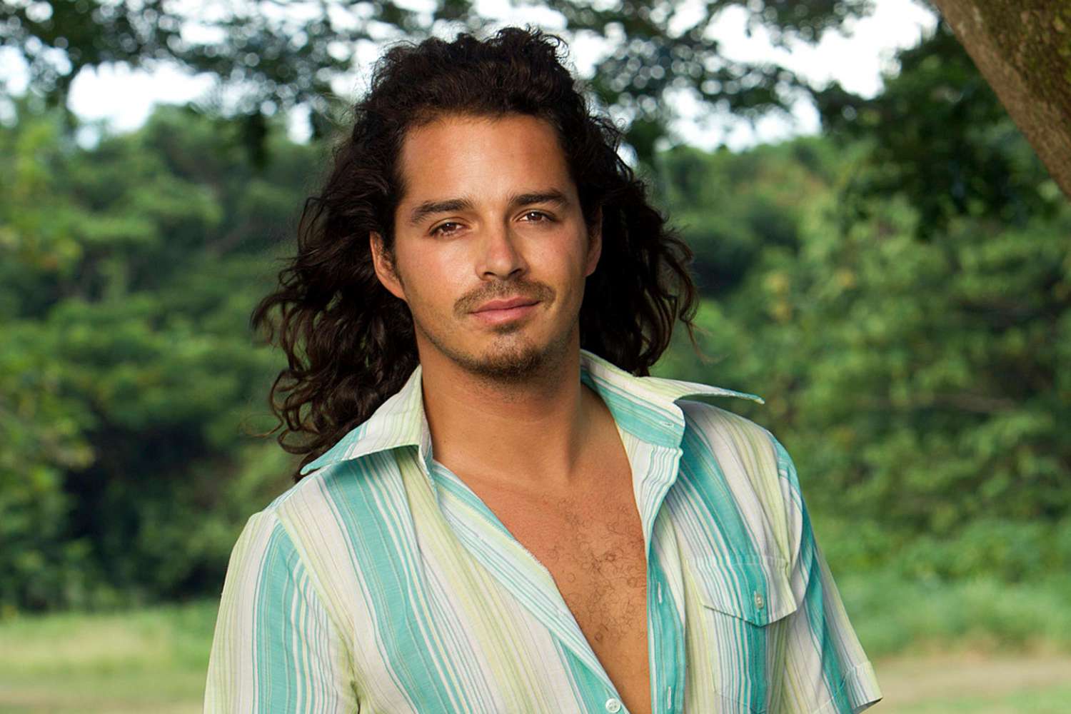 How old is ozzy from survivor.