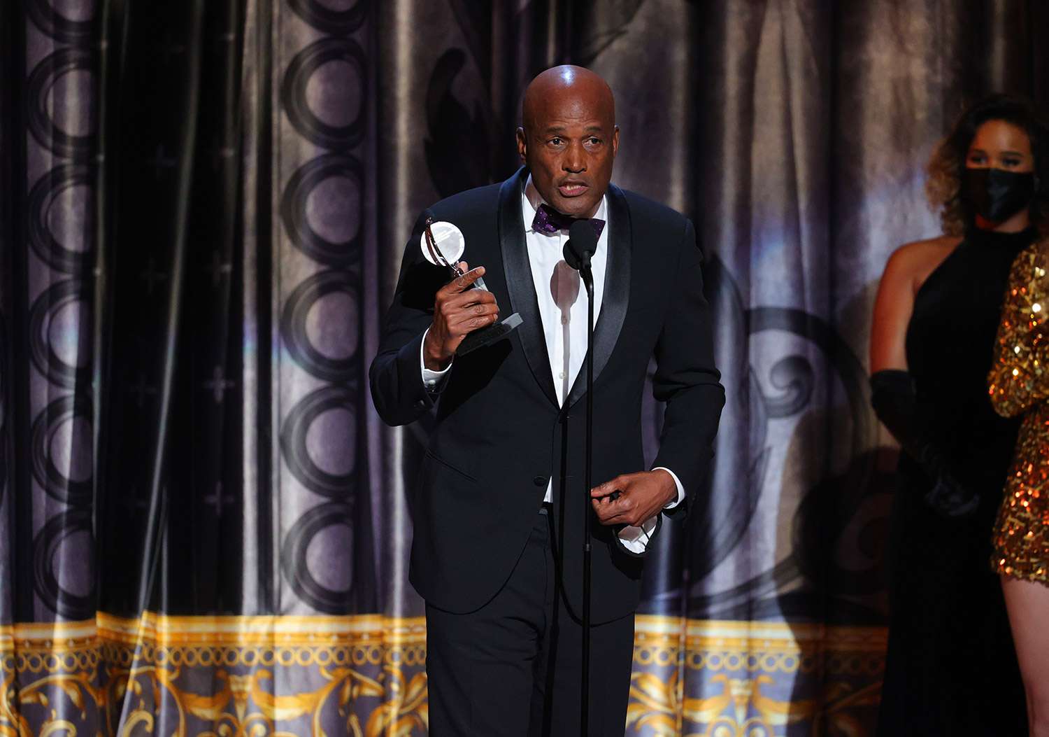 Kenny Leon honors Breonna Taylor, George Floyd, and more in acceptance speech