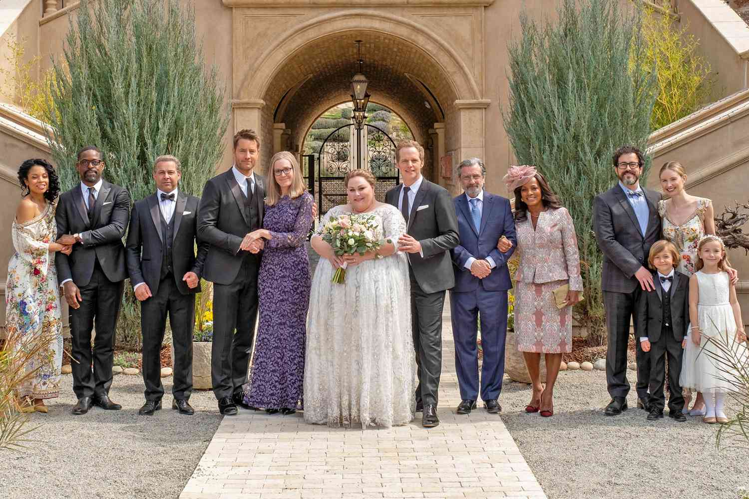 THIS IS US -- “Day of the Wedding” Episode 613 -- Pictured: (l-r) Susan Kelechi Watson as Beth, Sterling K. Brown as Randall, Jon Huertas as Miguel, Justin Hartley as Kevin, Mandy Moore as Rebecca, Chrissy Metz as Kate, Chris Geere as Phillip, Griffin Dunne as Nicky, Vanessa Bell Calloway as Edie, Adam Korson as Elijah, Kellan Tetlow as Nicky, Caitlin Thompson as Madison, Callie Carlin Ogden as Franny -- (Photo by: Ron Batzdorff/NBC)