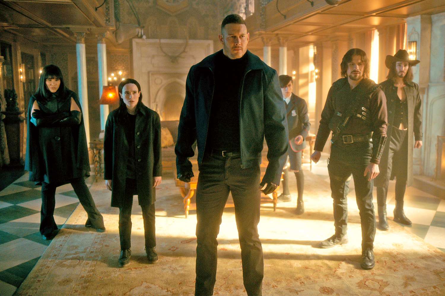 The Umbrella Academy. (L to R) Emmy Raver-Lampman as Allison Hargreeves, Elliot Page, Tom Hopper as Luther Hargreeves, Aidan Gallagher as Number Five, David Castañeda as Diego Hargreeves, Robert Sheehan as Klaus Hargreeves in episode 301 of The Umbrella Academy. Cr. Courtesy of Netflix © 2022