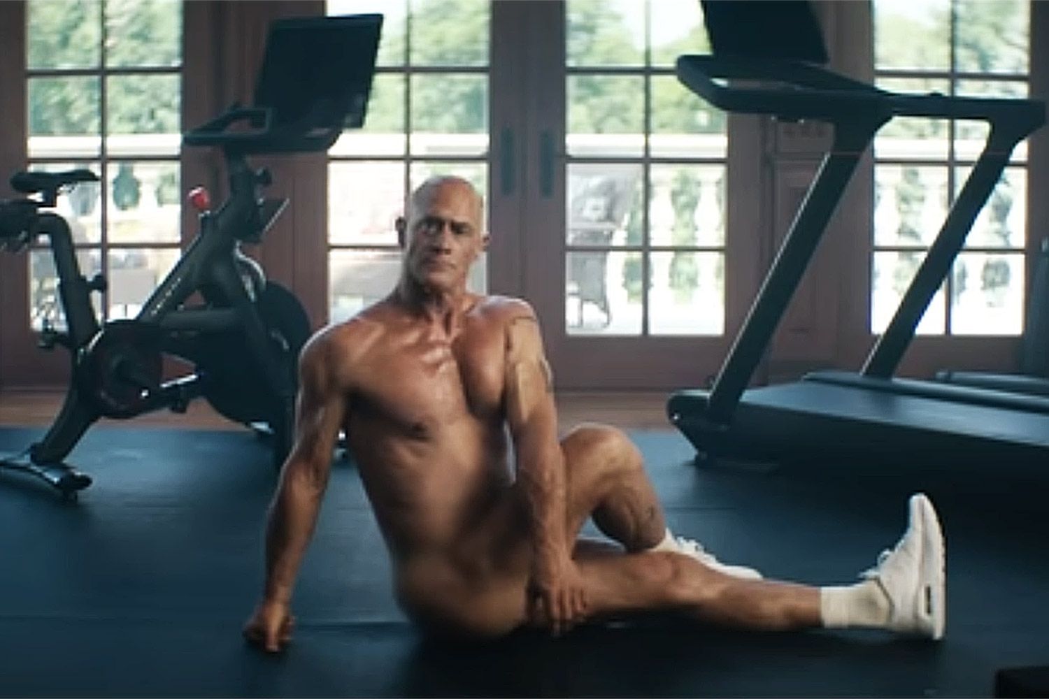 Chris Meloni gets buff in the buff in Peloton ad