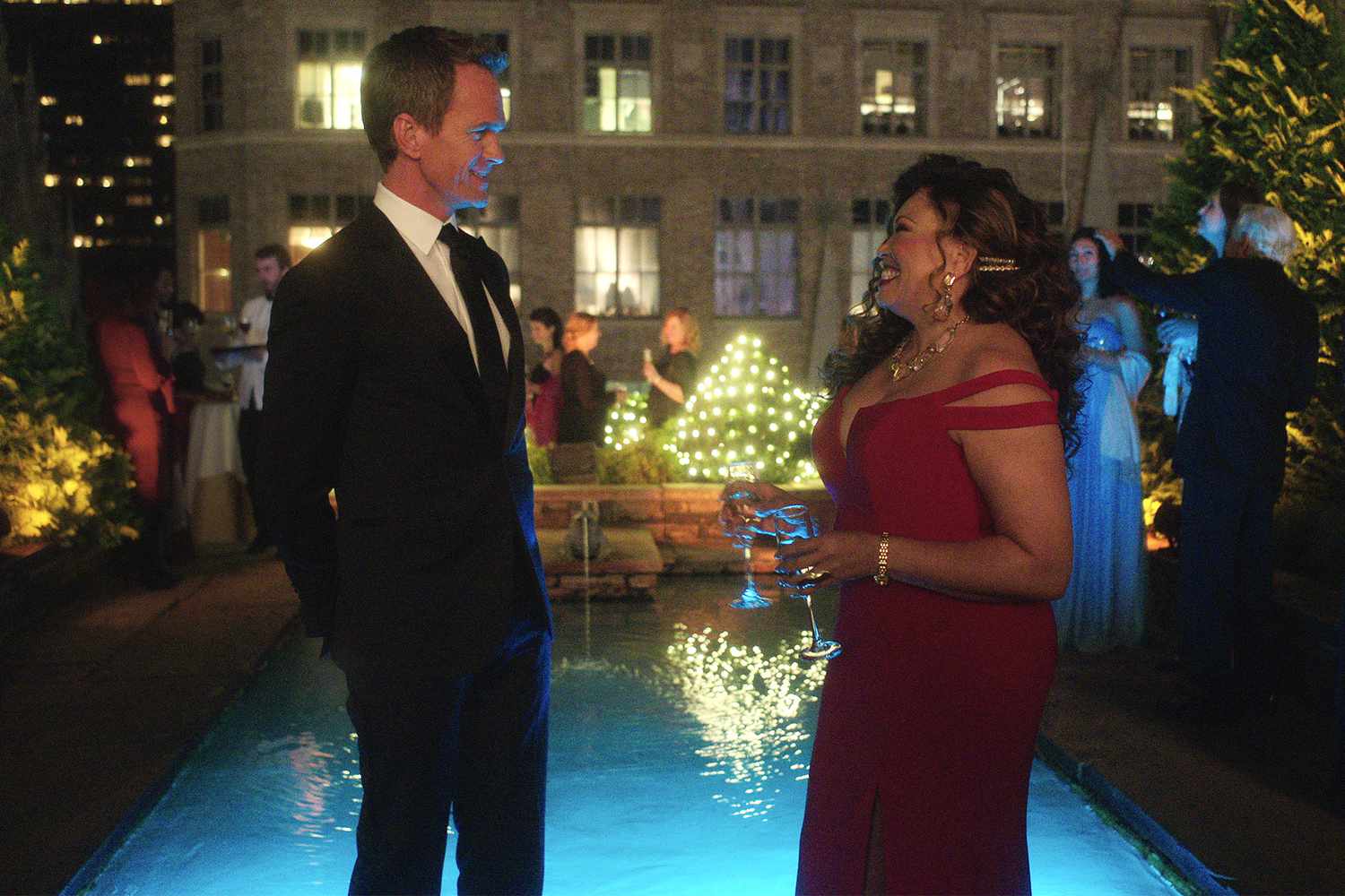 Uncoupled. (L to R) Neil Patrick Harris as Michael Lawson, Tisha Campbell as Suzanne Prentiss in episode 102 of Uncoupled. Cr. Courtesy of Netflix © 2022