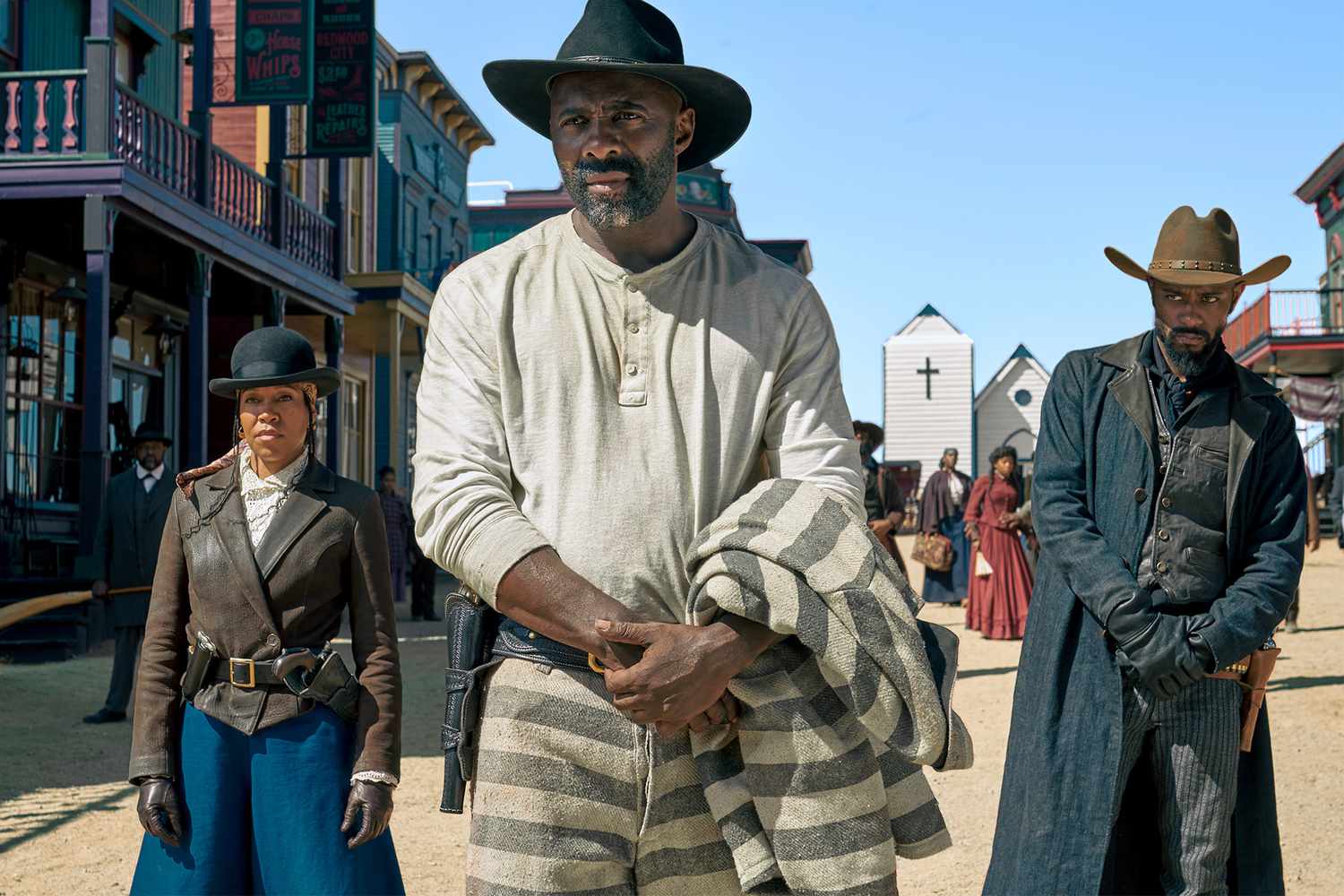 THE HARDER THEY FALL (L to R): REGINA KING as TRUDY SMITH, IDRIS ELBA as RUFUS BUCK, LAKEITH STANFIELD as CHEROKEE BILL. CR: DAVID LEE/NETFLIX†© 2021